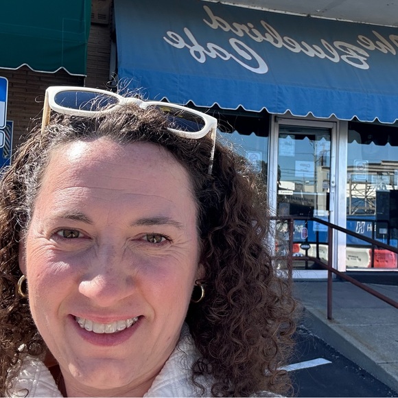 Meet your Posher, Mary - Picture 1 of 2